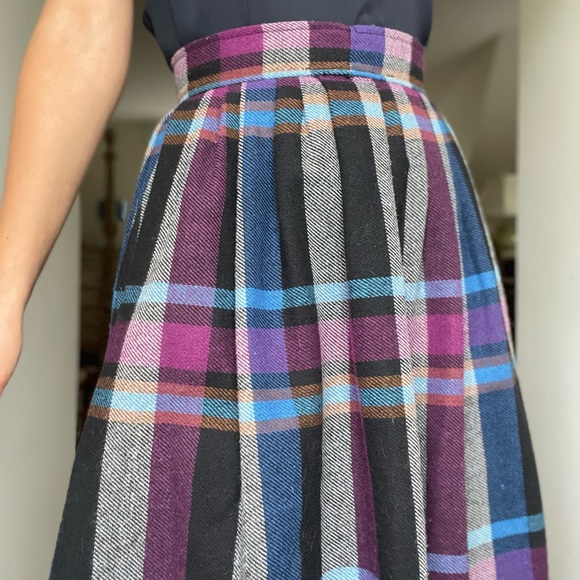 Vintage Clyde Wool-blend Plaid Pleated Midi Skirt - Picture 12 of 13
